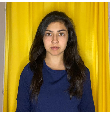 Пример исходного фото, которое вам нужно снять, чтобы сделать фото на паспорт или визу на visafoto.com